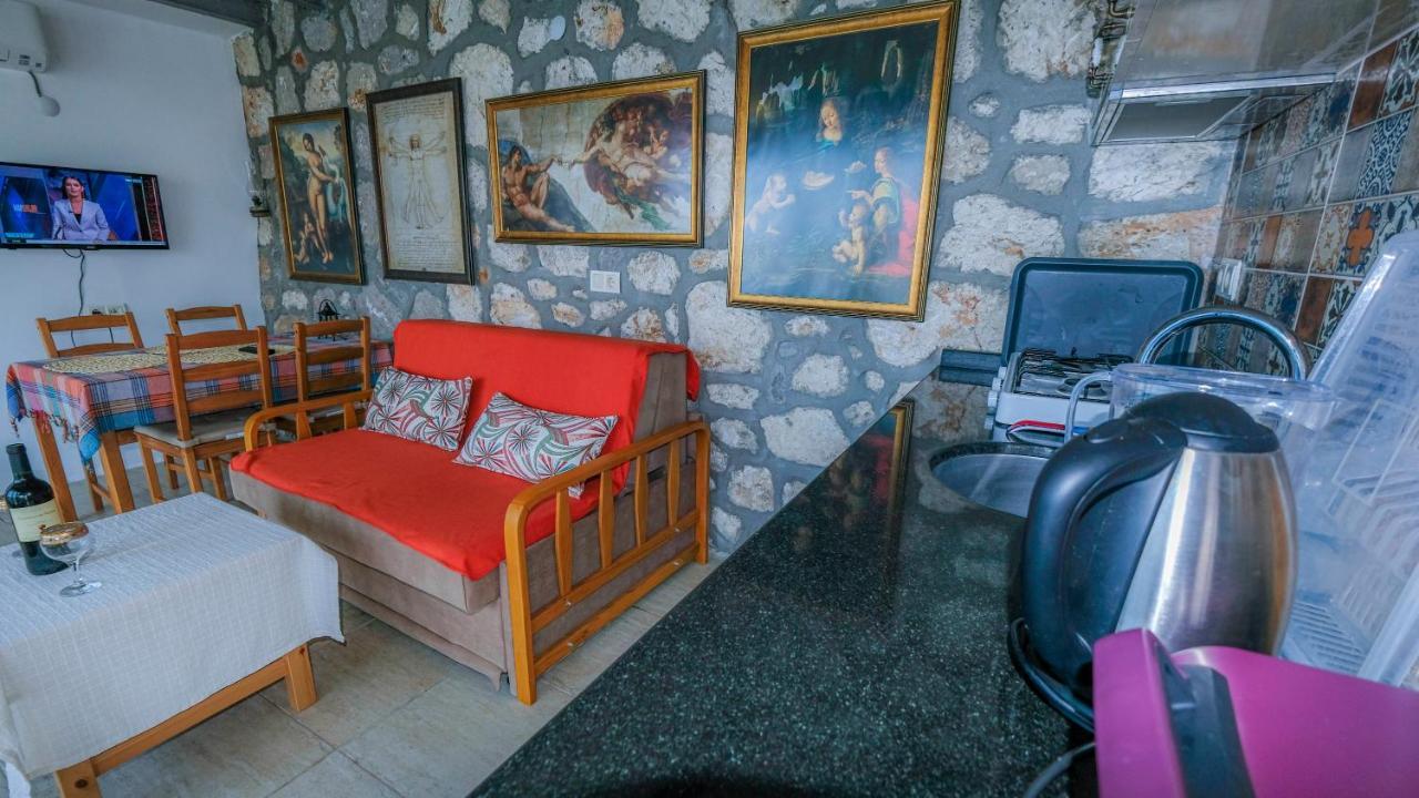 Teras Butik Apart Aparthotel Karaburun  Exterior photo